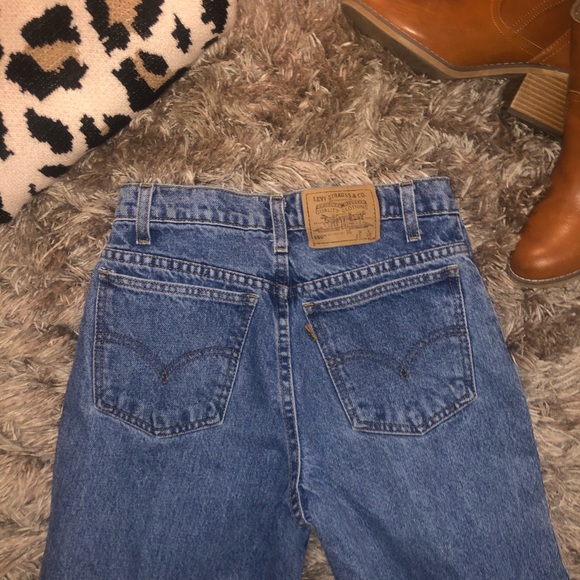 Levi Gold Tab Mom Jeans - Picture 5 of 7
